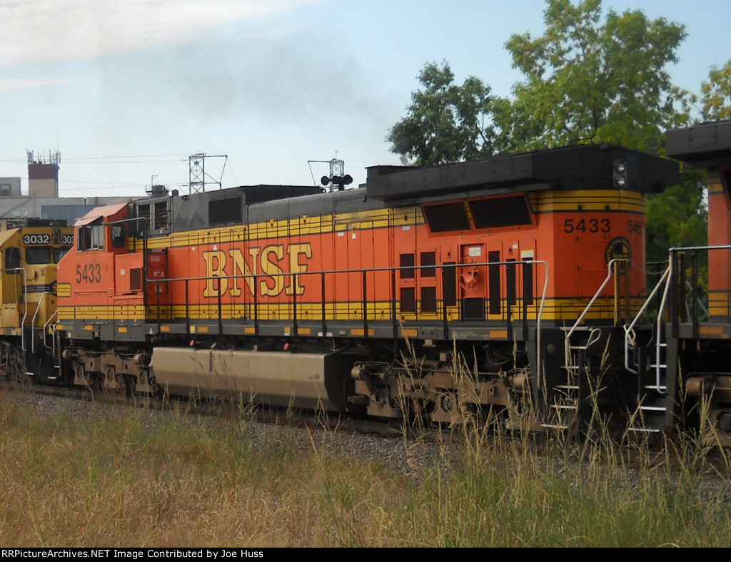 BNSF 5777 East